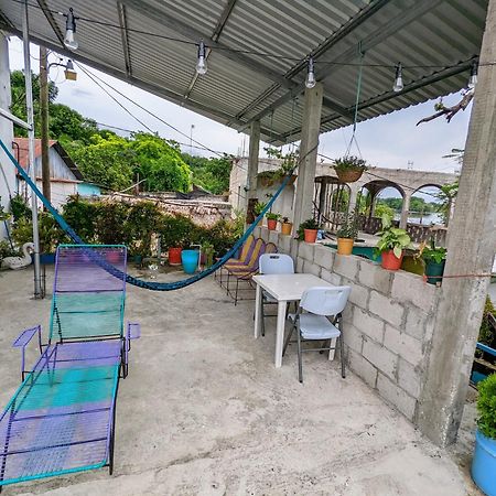 Casa Zoila Hospedaje Frente Al Lago Lakefront Lodging Apartment Flores Exterior photo
