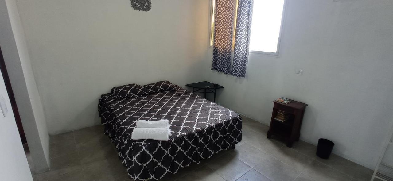 Casa Zoila Hospedaje Frente Al Lago Lakefront Lodging Apartment Flores Room photo