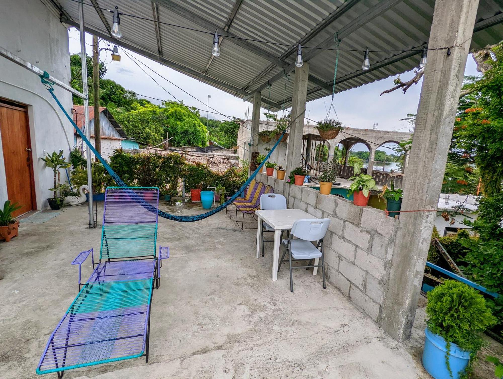 Casa Zoila Hospedaje Frente Al Lago Lakefront Lodging Apartment Flores Exterior photo
