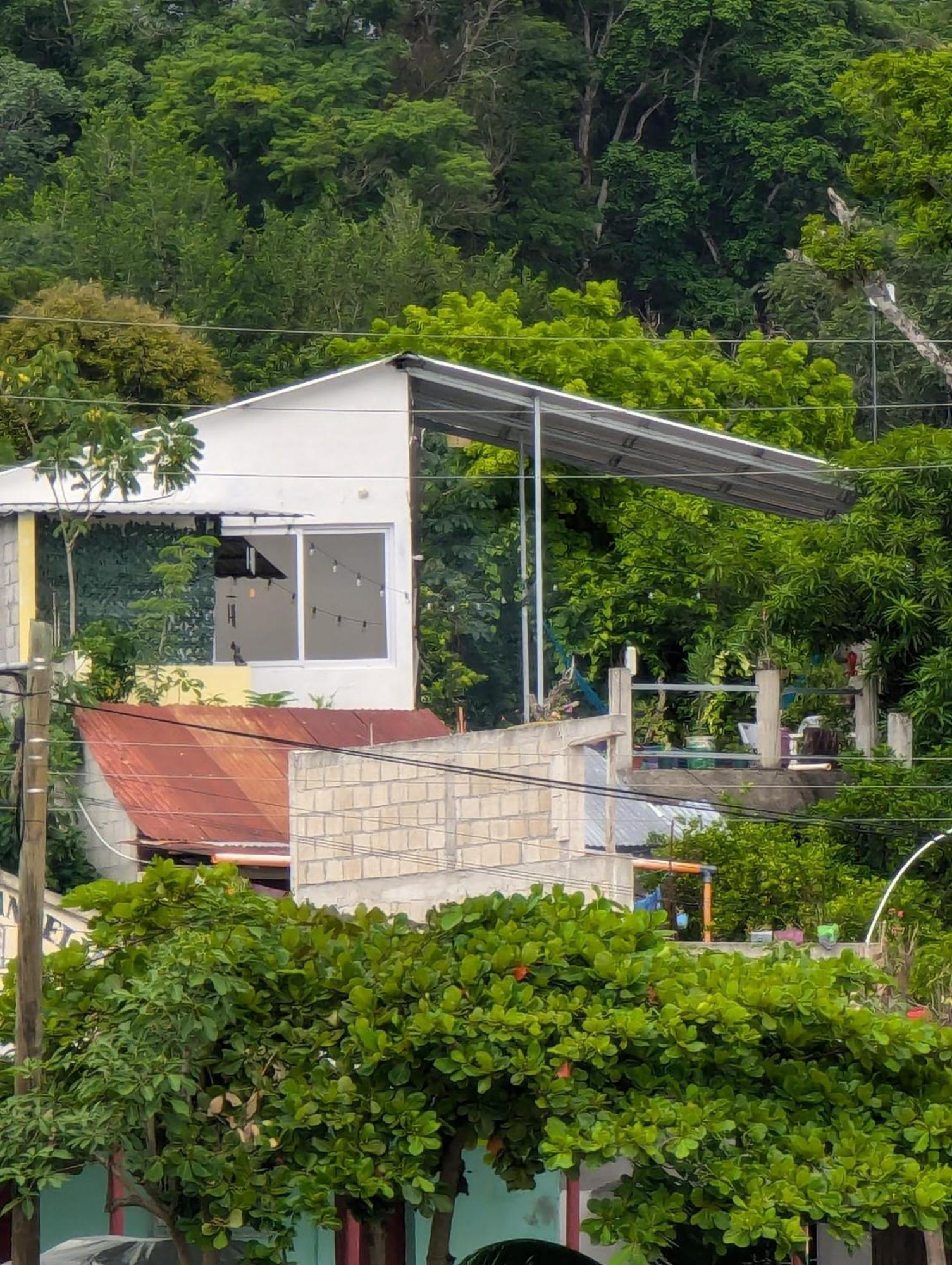 Casa Zoila Hospedaje Frente Al Lago Lakefront Lodging Apartment Flores Exterior photo